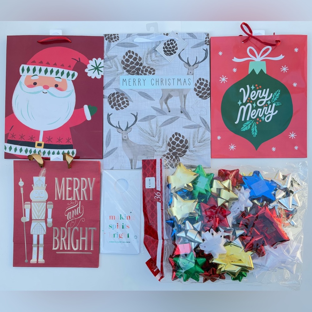 4 CHRISTMAS GIFT BAGS, 1 BAG of BOWS, 1 Set of 10 BOTTLE GIFT TAGS
